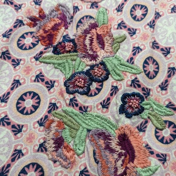 Sundance Embroidered Floral Celebration Tee Size Small - Picture 2 of 5